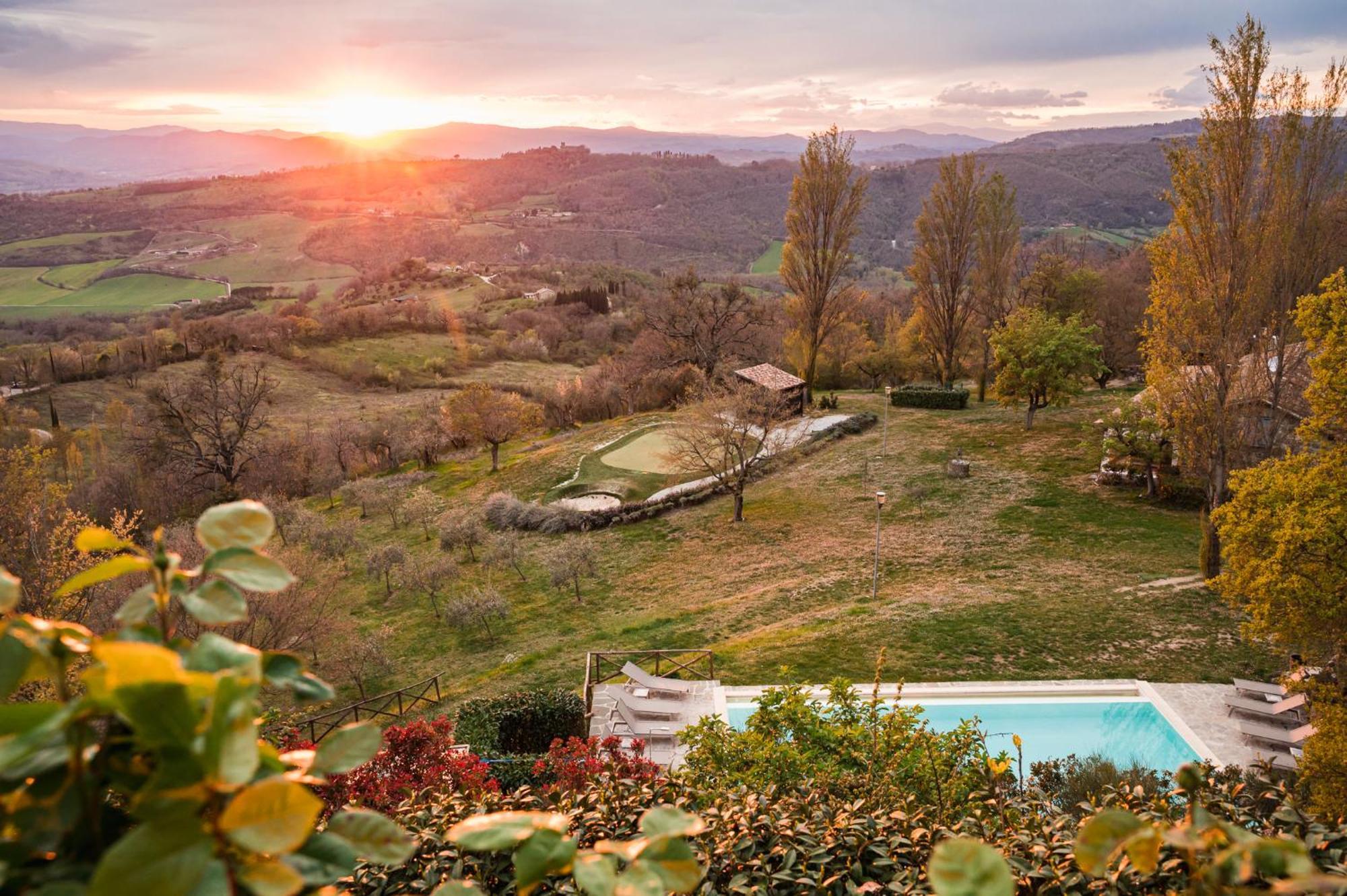 Nikis Resort Gubbio Eksteriør billede