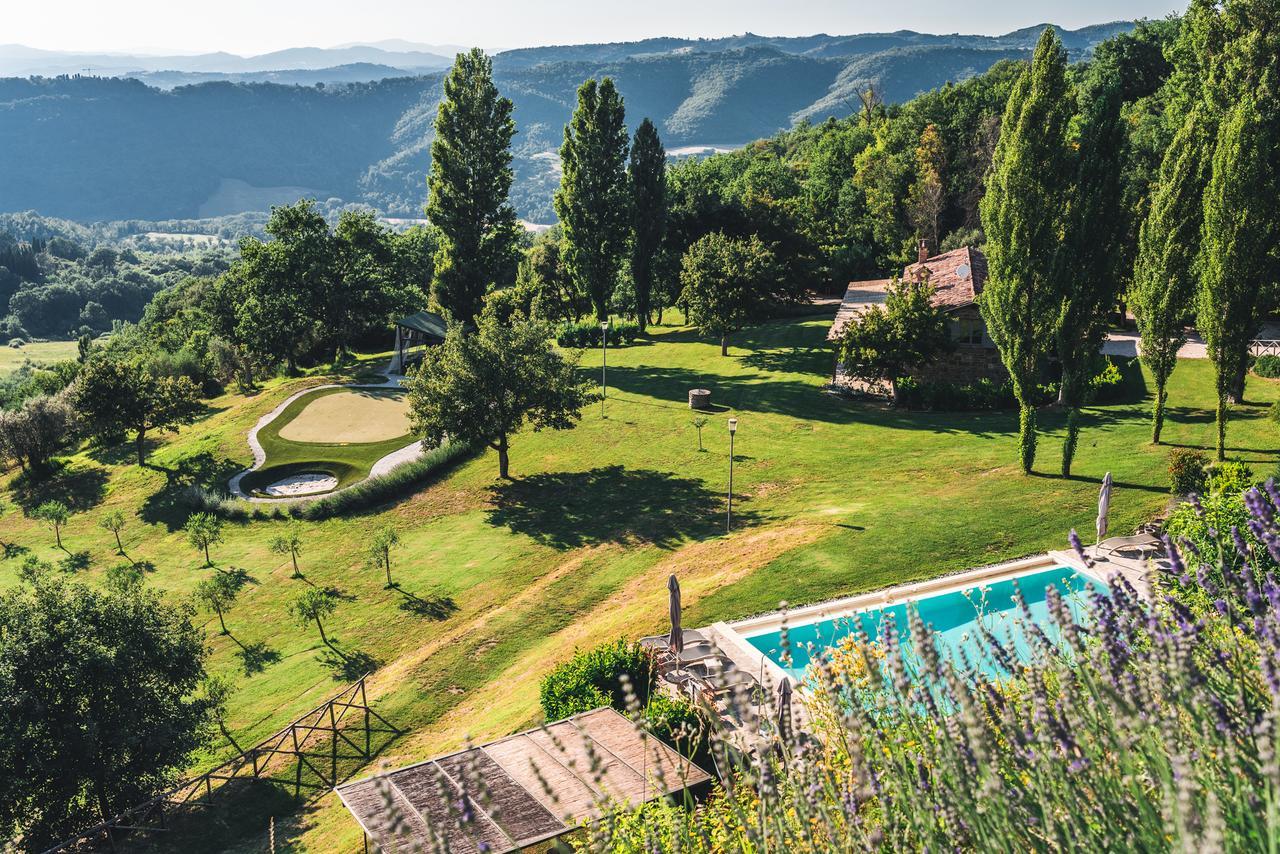 Nikis Resort Gubbio Eksteriør billede